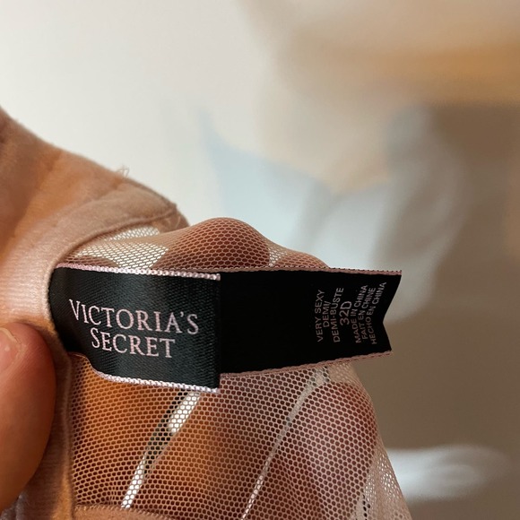 B13 Victoria's Secret Bra 32C Pink Black Lace Padded Lined Underwire Feminine - Picture 4 of 6